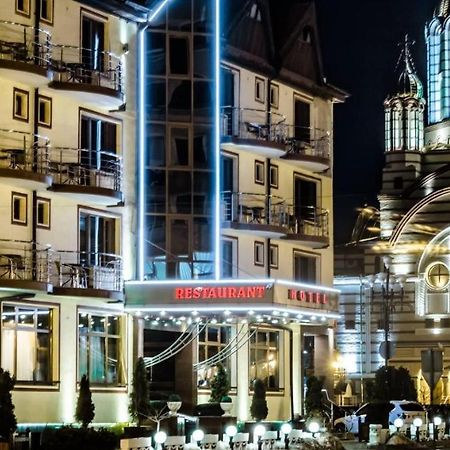 Hotel Bulevard Fagaras Bagian luar foto