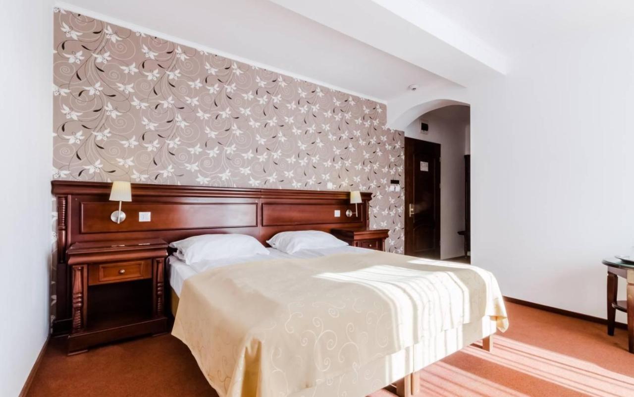 Hotel Bulevard Fagaras Bagian luar foto