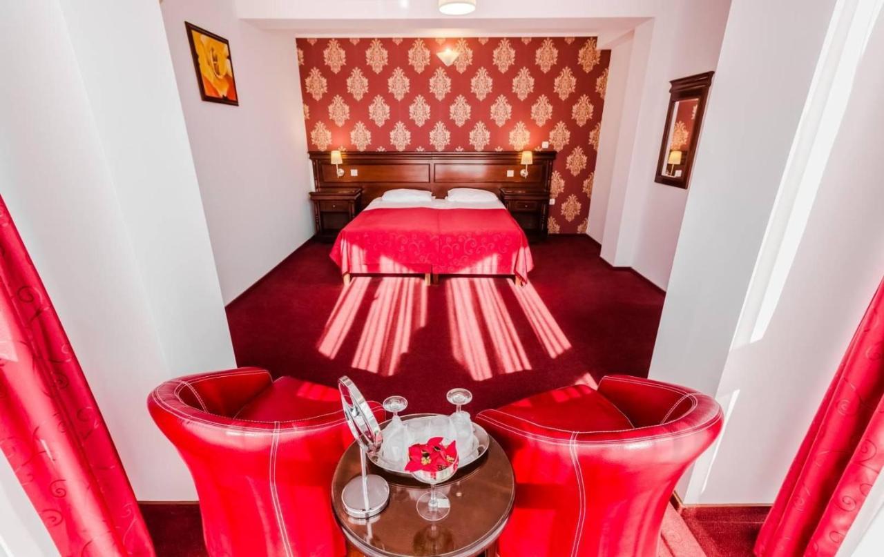 Hotel Bulevard Fagaras Bagian luar foto