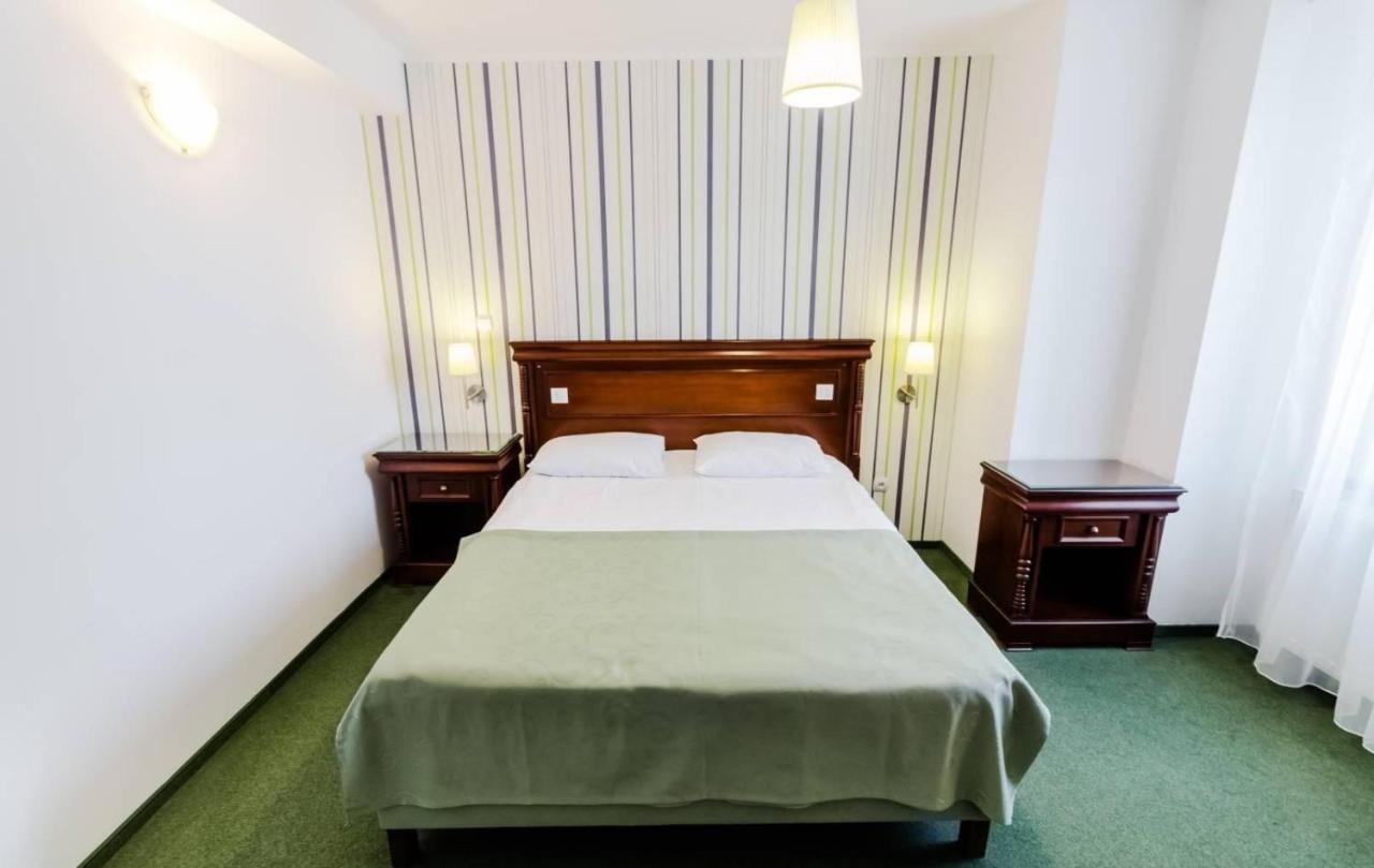 Hotel Bulevard Fagaras Bagian luar foto