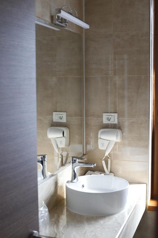 Hotel Bulevard Fagaras Bagian luar foto
