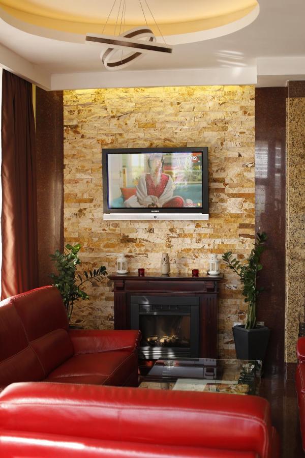 Hotel Bulevard Fagaras Bagian luar foto