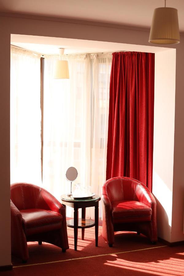 Hotel Bulevard Fagaras Bagian luar foto