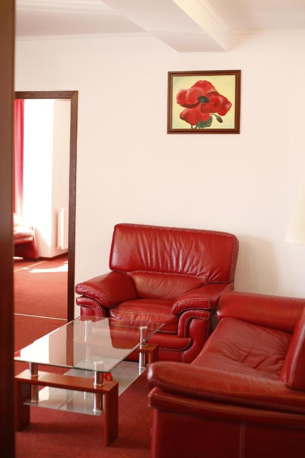 Hotel Bulevard Fagaras Bagian luar foto
