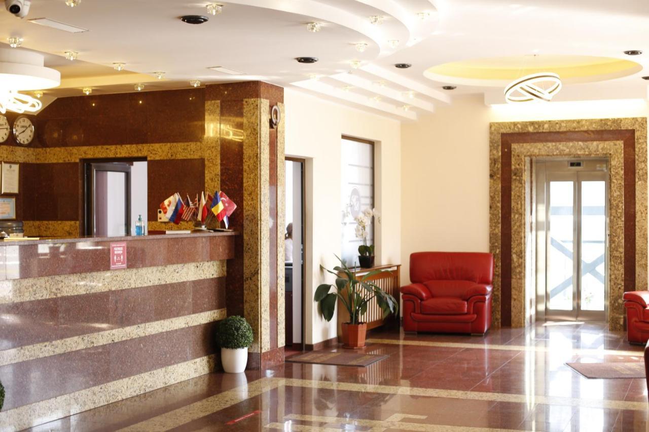 Hotel Bulevard Fagaras Bagian luar foto