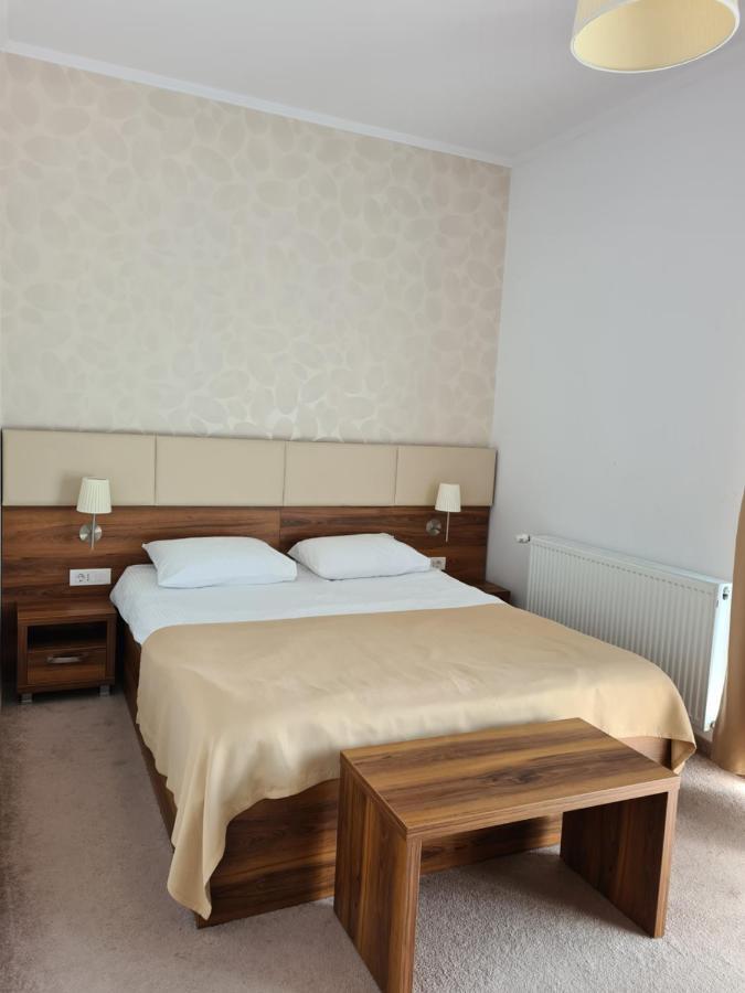 Hotel Bulevard Fagaras Bagian luar foto