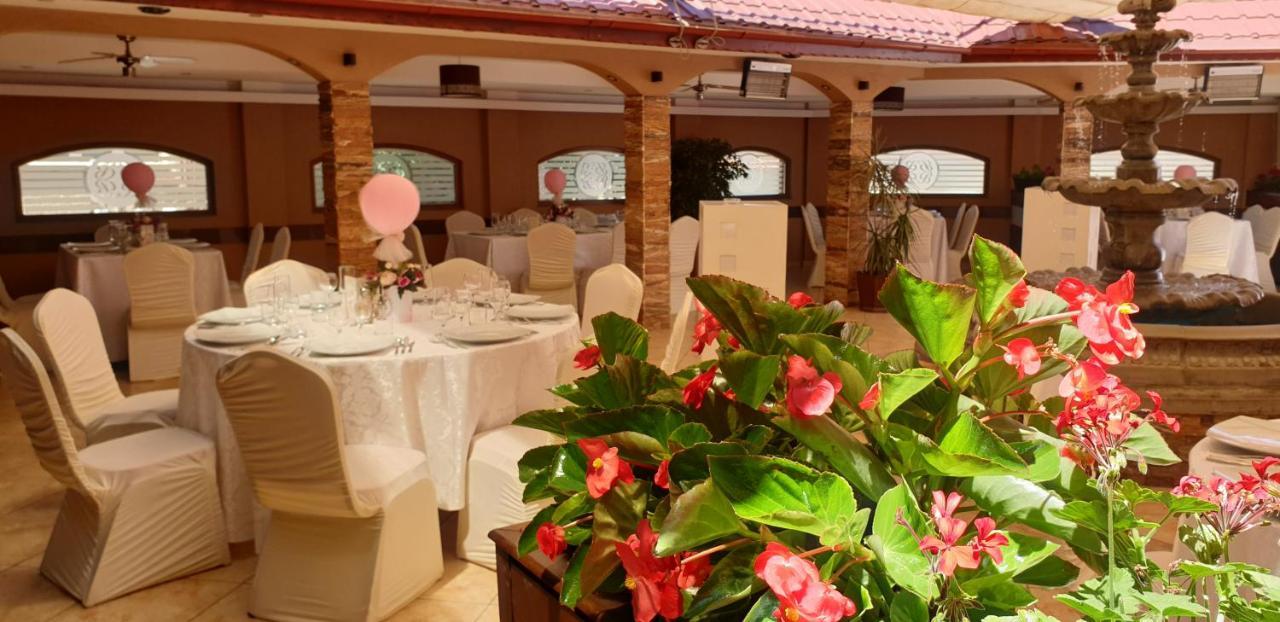 Hotel Bulevard Fagaras Bagian luar foto