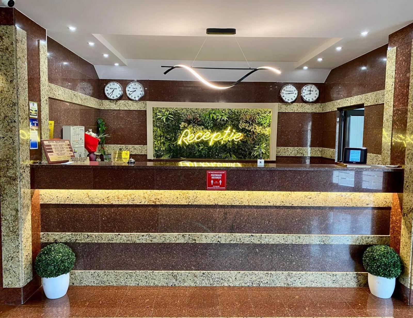 Hotel Bulevard Fagaras Bagian luar foto