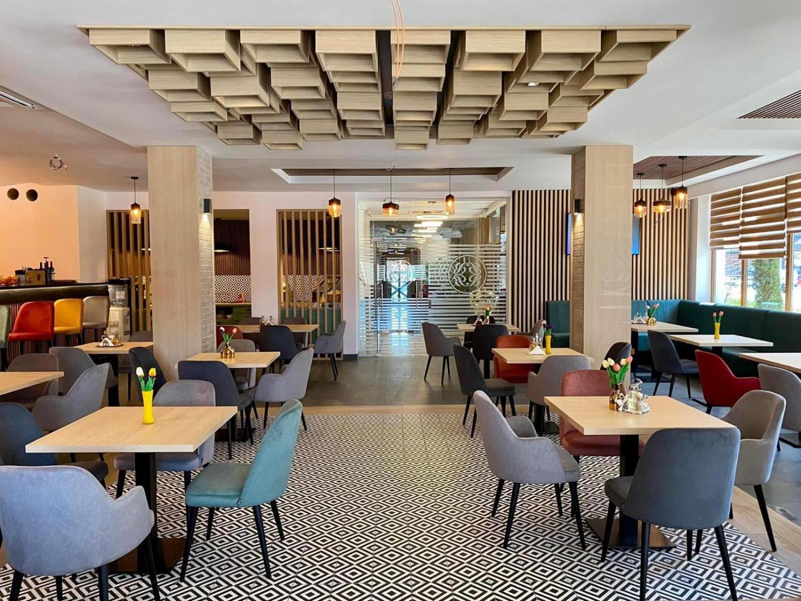 Hotel Bulevard Fagaras Bagian luar foto